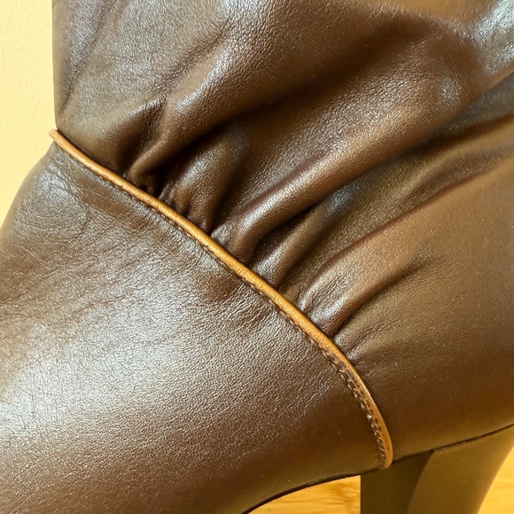 Vintage 80s Sleek mid-calf heeled boots in rich chocolates brown 🤎 - Picture 7 of 9